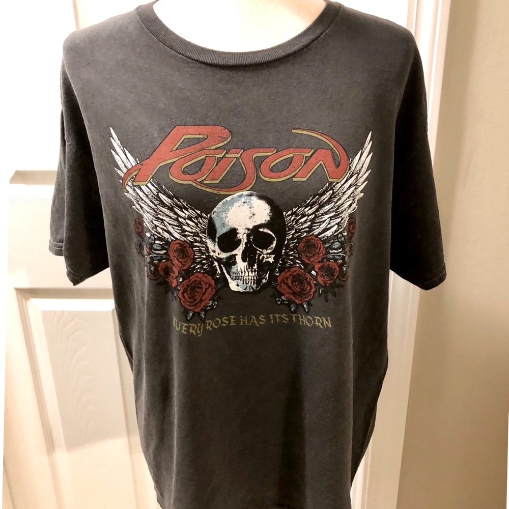 “NEW” Vinyl Icons Poison Every Rose has its Thorns” T-Shirt